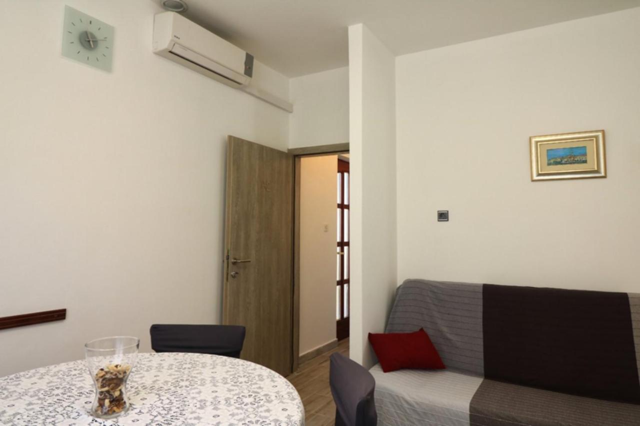 Apartmani Mikin Betina  Eksteriør billede