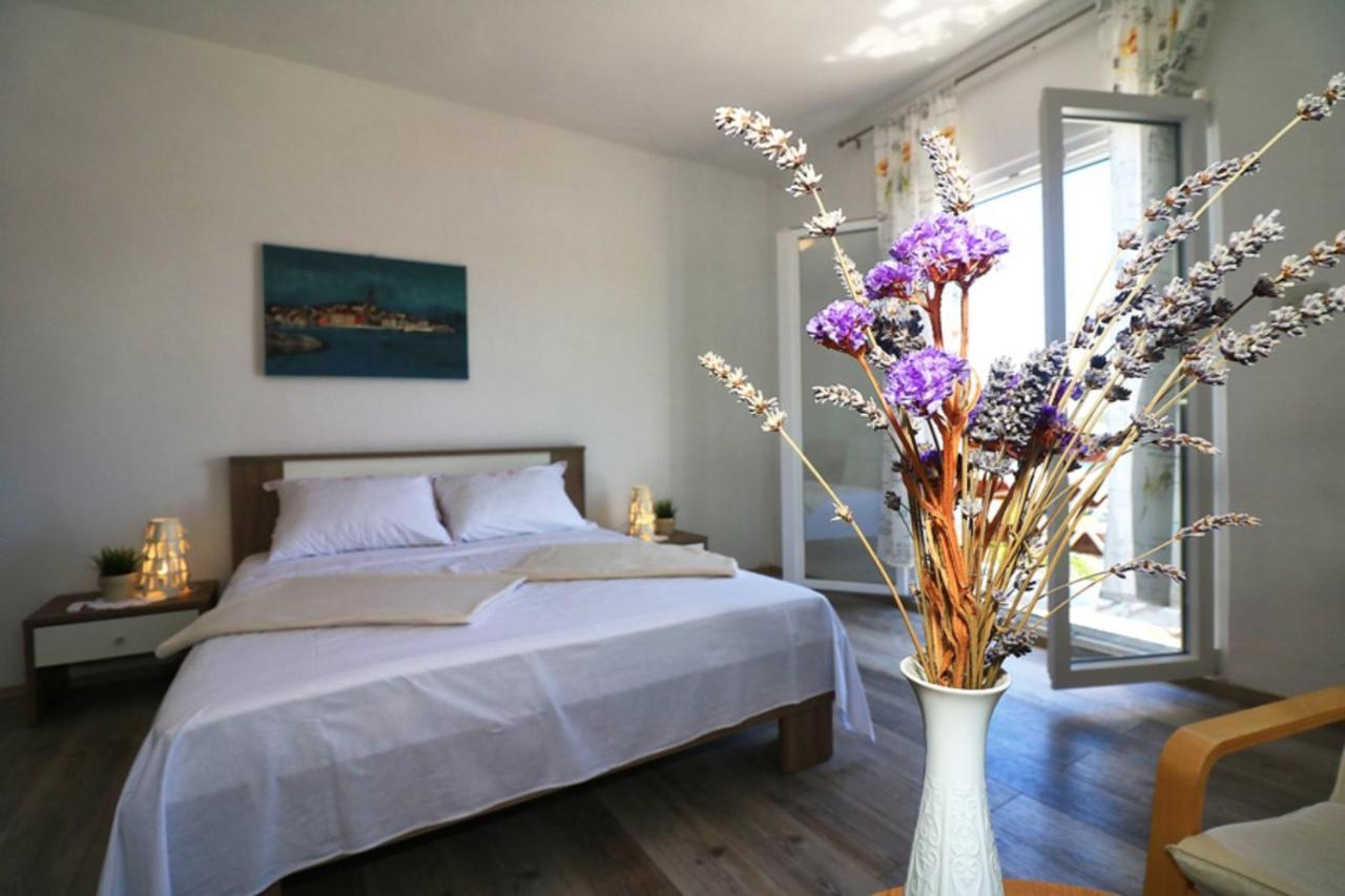 Apartmani Mikin Betina  Eksteriør billede