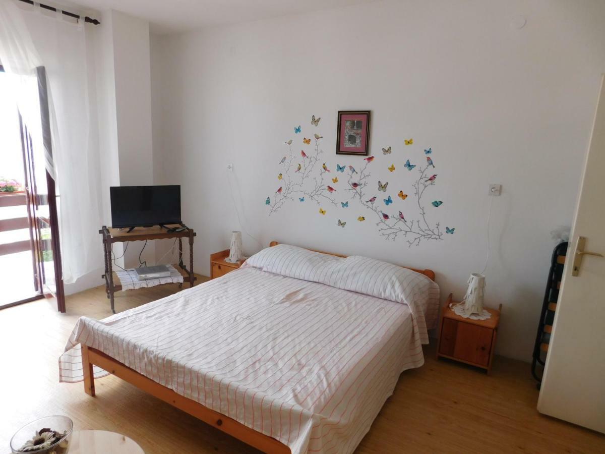 Apartmani Mikin Betina  Eksteriør billede