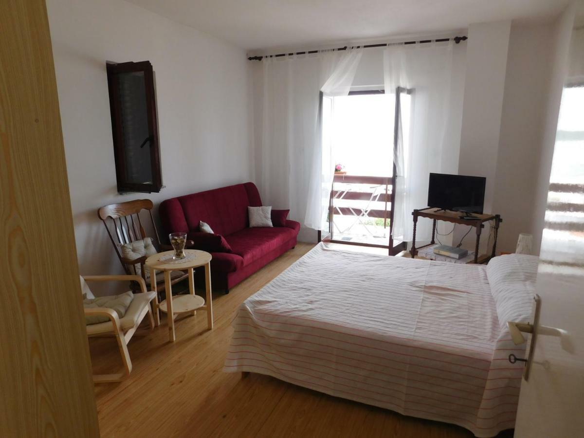 Apartmani Mikin Betina  Eksteriør billede