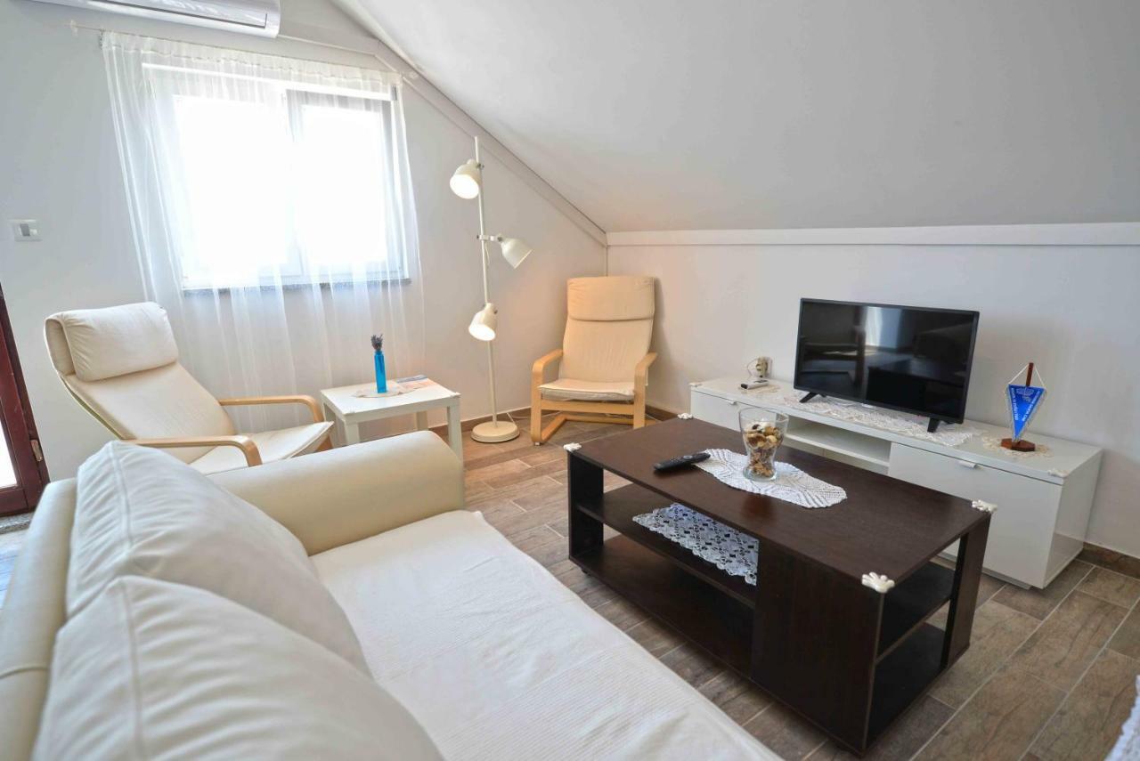 Apartmani Mikin Betina  Eksteriør billede