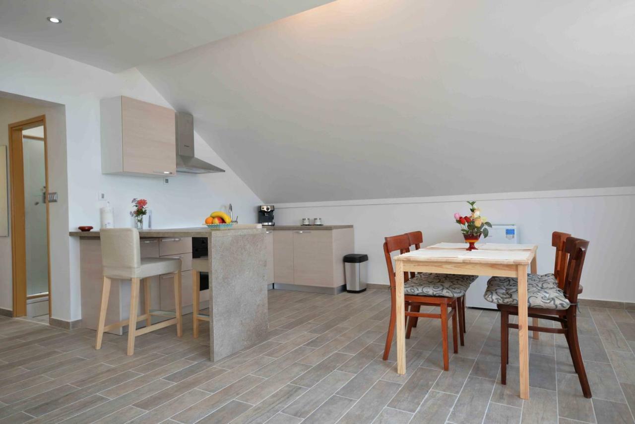 Apartmani Mikin Betina  Eksteriør billede